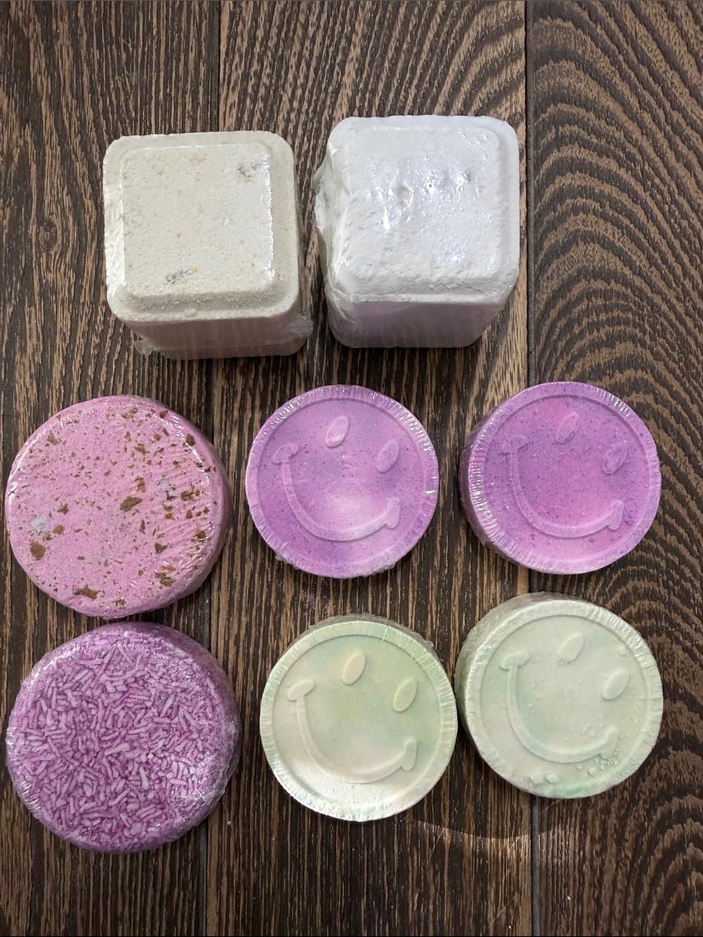 8  Smiley Bath Fizzers & shower steamers